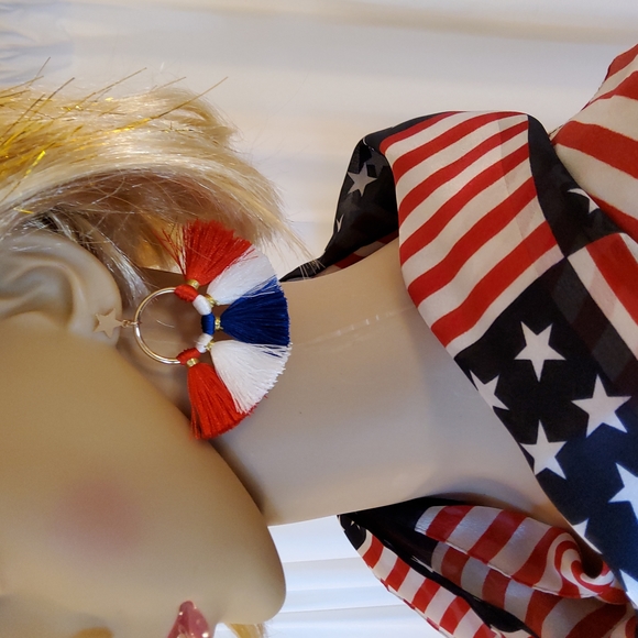 Patriotic Star Scalloped Tassel Earrings - Picture 1 of 4